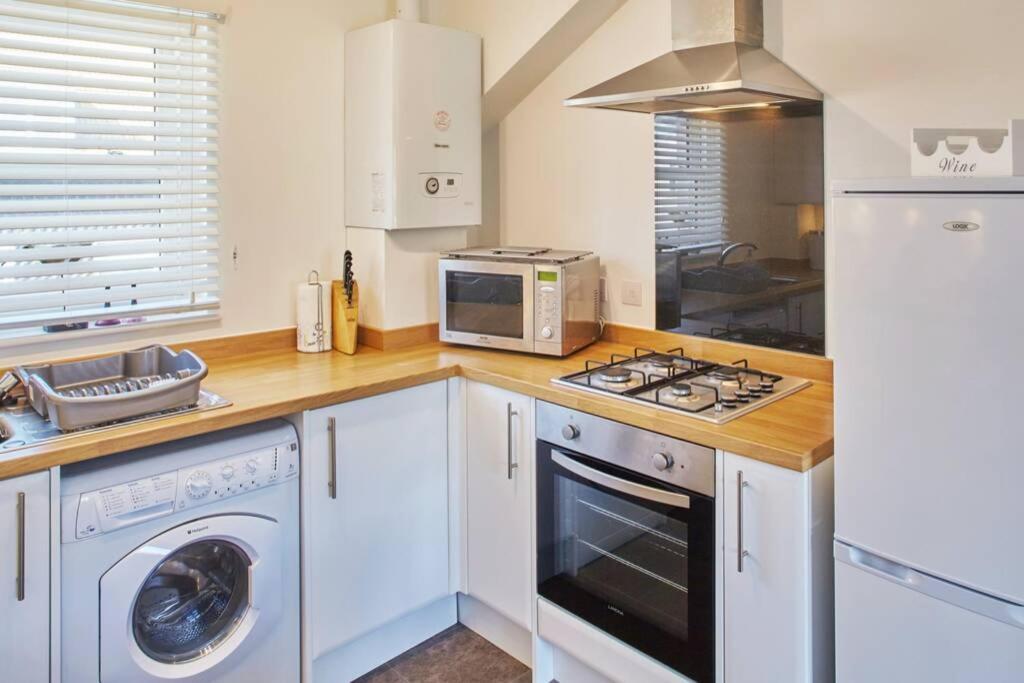 Captain'S Rest, 2 Bed Flat In The Heart Of Brixham Just 1 Min Walk From The Harbour Exterior photo