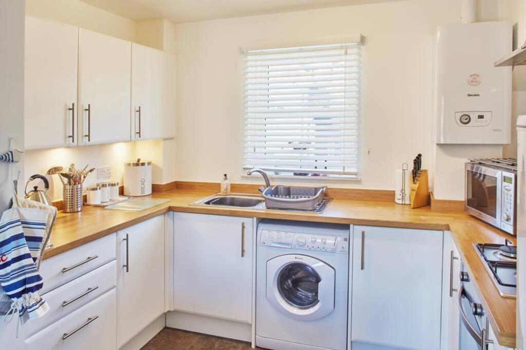 Captain'S Rest, 2 Bed Flat In The Heart Of Brixham Just 1 Min Walk From The Harbour Exterior photo