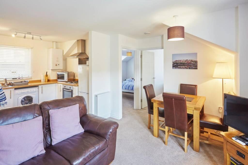 Captain'S Rest, 2 Bed Flat In The Heart Of Brixham Just 1 Min Walk From The Harbour Exterior photo